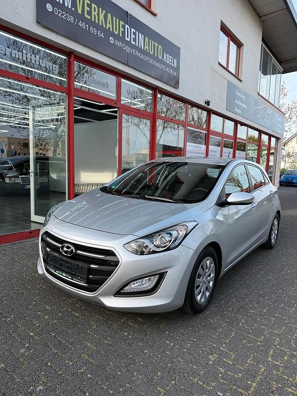 Gebraucht Hyundai i30 101 PS (74 kW) 2016 Grau Kleinwagen