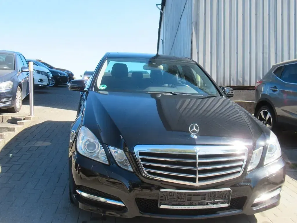 Second-hand Mercedes E250 204 CP (150 kW) 2011 Negru Berlinǎ