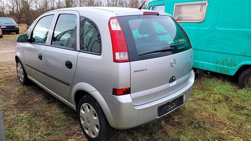 Gebraucht Opel Meriva 101 PS (74 kW) 2004 Silber Van / Kleinbus