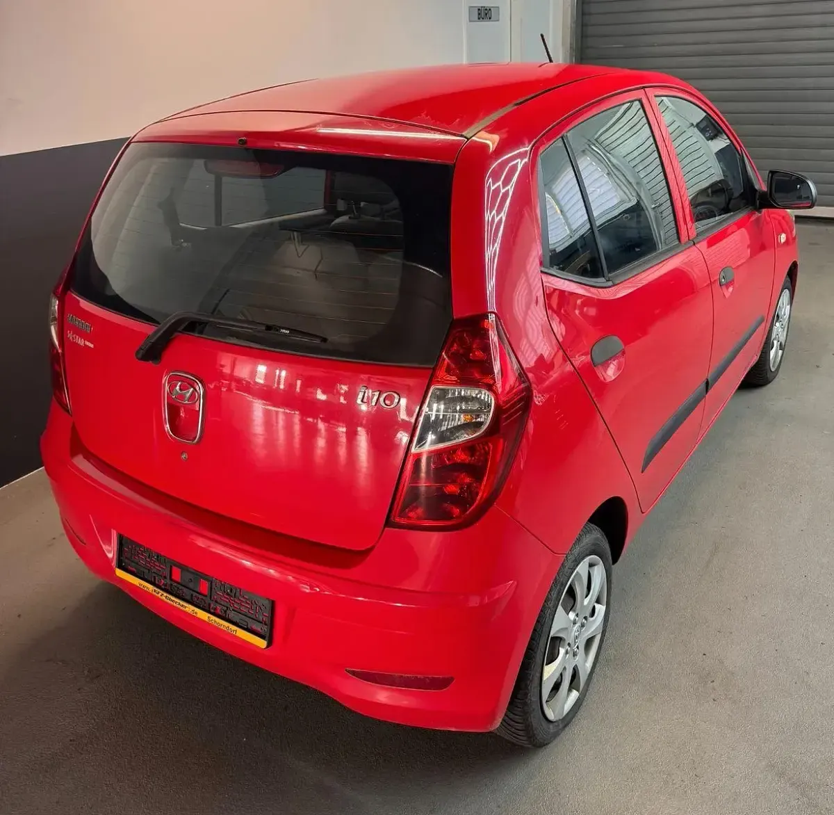 Gebraucht Hyundai i10 Edition 69 PS (50 kW) 2013 Rot Kleinwagen