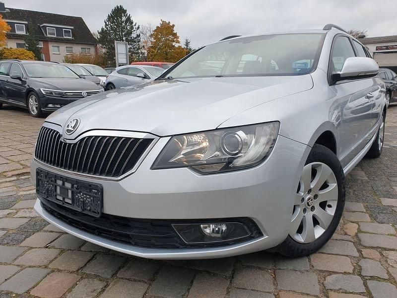 Silber Gebraucht 2014 Skoda Superb Active Kombi | 12.590 € (Guter Preis) - Bild 1/4