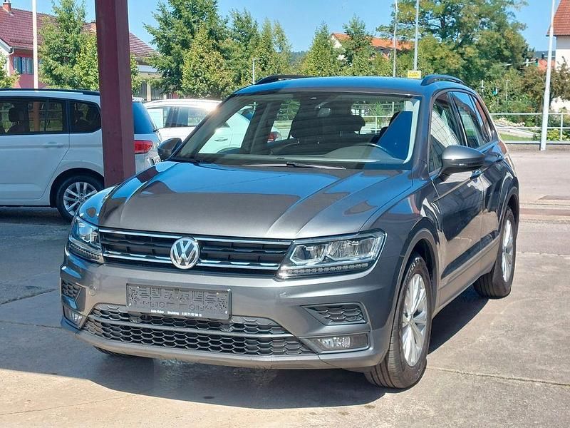 Grau Gebraucht 2020 VW Tiguan SUV | 22.950 € (Guter Preis) - Bild 1/4