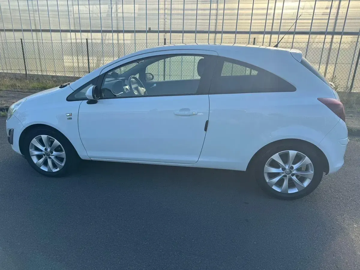 Gebraucht Opel Corsa 87 PS (63 kW) 2012 Weiß Kleinwagen