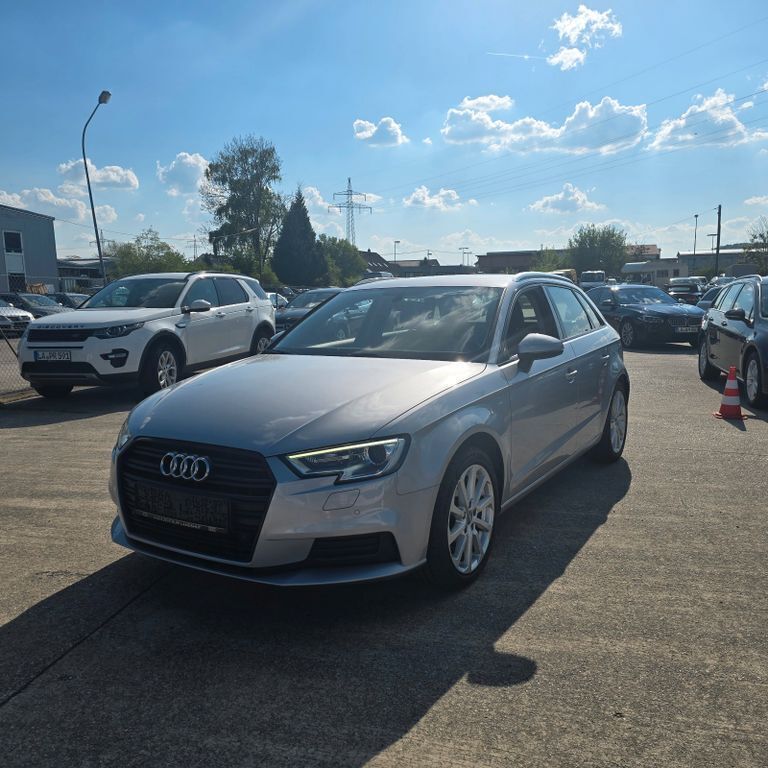 Silber Gebraucht 2018 Audi A3 Sportback Design Limousine | 11.900 € (Guter Preis) - Bild 1/4