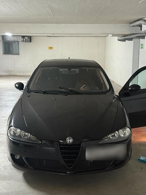 Gebraucht Alfa Romeo 147 105 PS (77 kW) 2008 Schwarz Kleinwagen