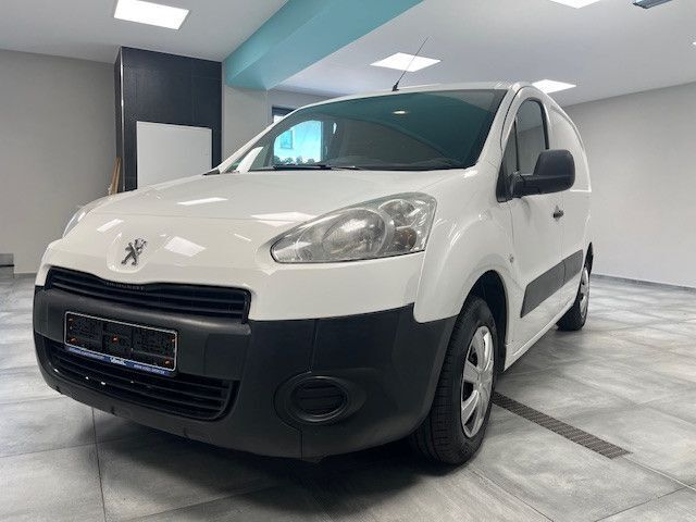 Weiß Gebraucht 2013 Peugeot Partner Van / Kleinbus | 5.999 € (Teuer) - Bild 1/4