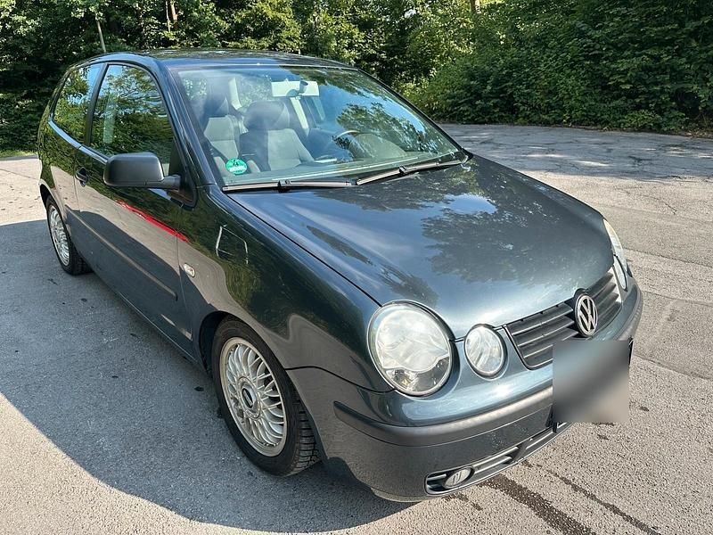 Grau Gebraucht 2004 VW Polo Sportline Kleinwagen | 1.699 € (Fairer Preis) - Bild 1/4