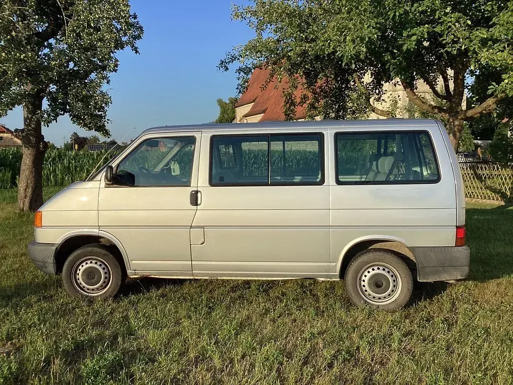 Gebraucht VW Caravelle 102 PS (75 kW) 2001 Silber Van