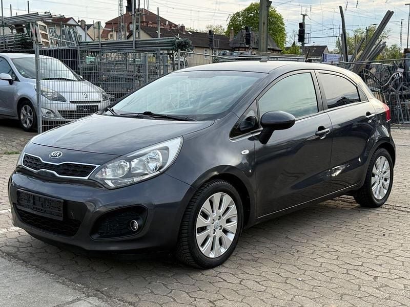 Second-hand Kia Rio 109 CP (80 kW) 2014 Gri Berlinǎ