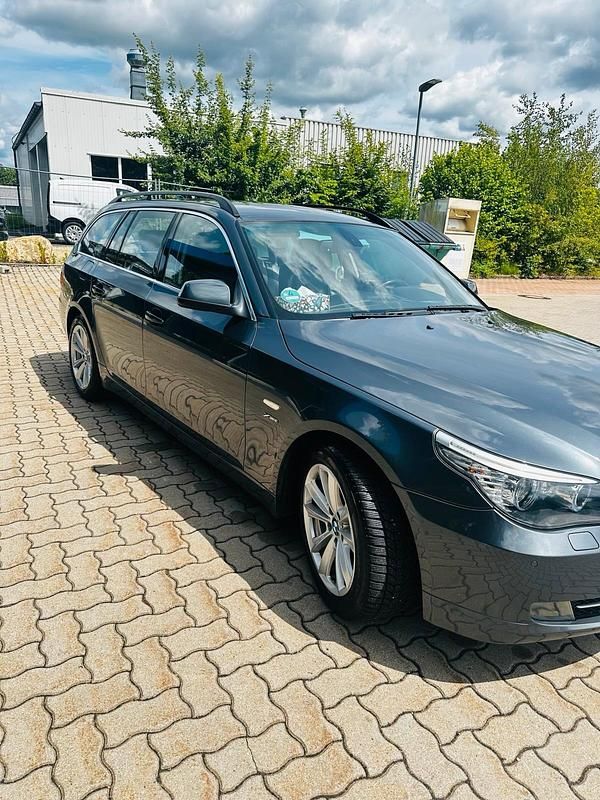 Grau Gebraucht 2009 BMW 520 Kombi | 5.500 € (Fairer Preis) - Bild 1/4