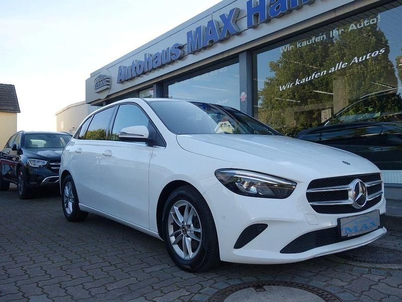 Weiß Gebraucht 2020 Mercedes B180 Van / Kleinbus | 18.999 € (Fairer Preis) - Bild 1/4