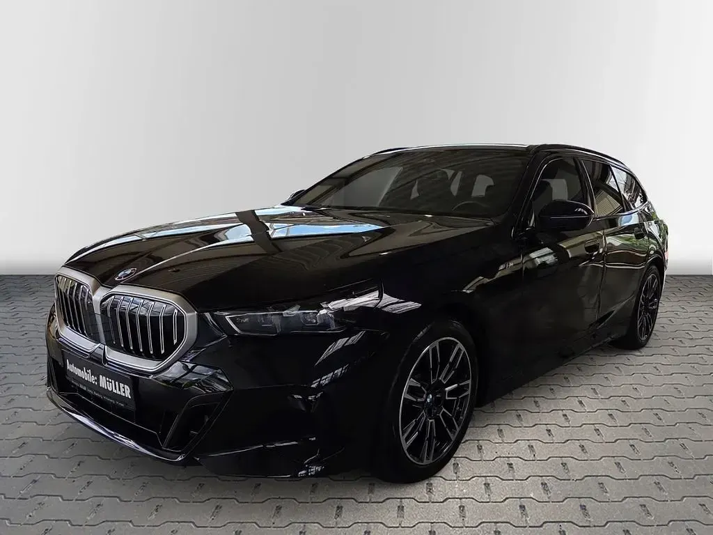 Gebraucht BMW 520 Performance 197 PS (144 kW) 2025 Schwarz Kombi
