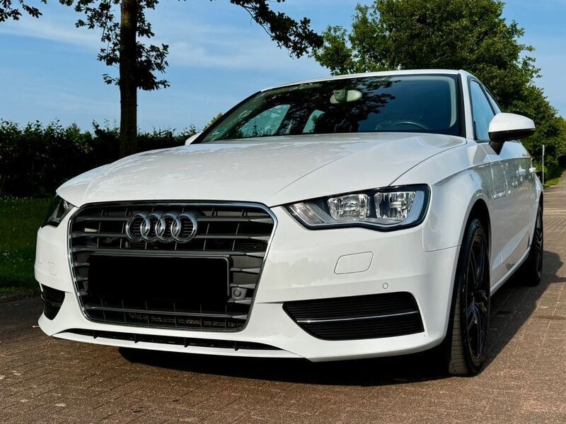 Weiß Gebraucht 2014 Audi A3 Sportback Attraction Limousine | 10.500 € (Fairer Preis) - Bild 1/4