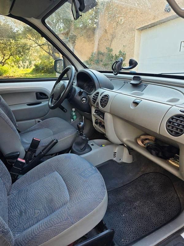 Gebraucht Renault Kangoo 65 PS (47 kW) 2003 Weiß Van / Kleinbus