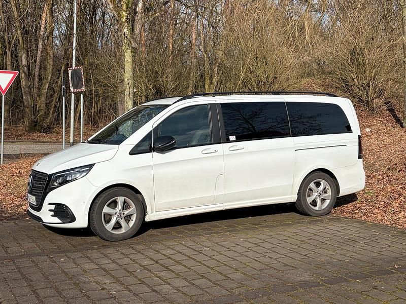 Gebraucht Mercedes V250 Avantgarde 190 PS (139 kW) 2024 Weiß Van / Kleinbus