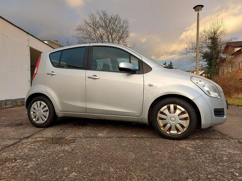 Gebraucht Suzuki Splash Club 65 PS (47 kW) 2012 Silber Kleinwagen