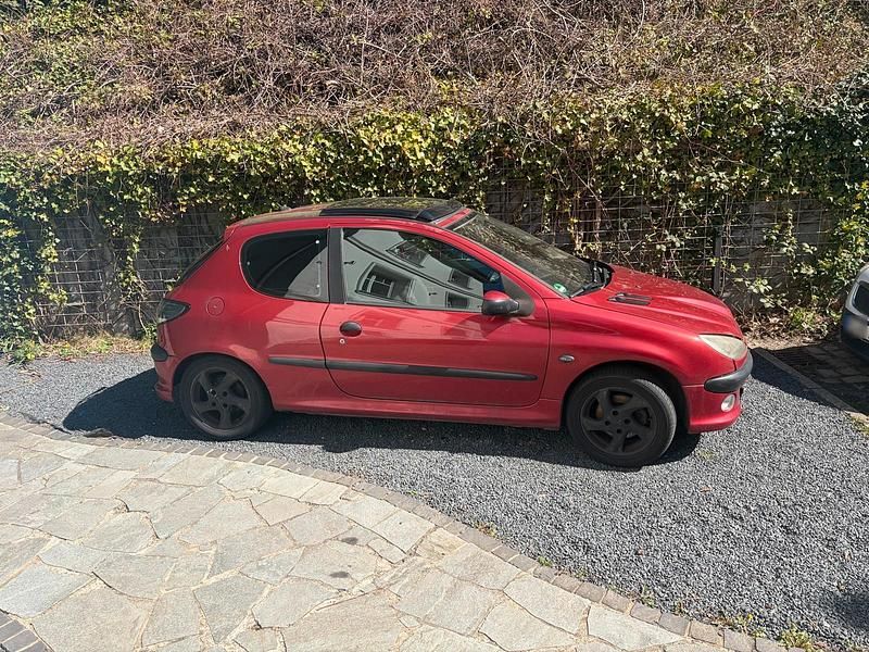 Gebraucht Peugeot 206 109 PS (80 kW) 2003 Rot Kleinwagen