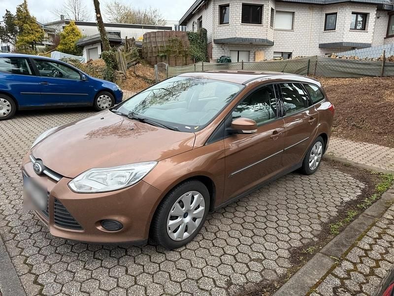 Gebraucht Ford Focus Trend 125 PS (91 kW) 2014 Braun Kombi