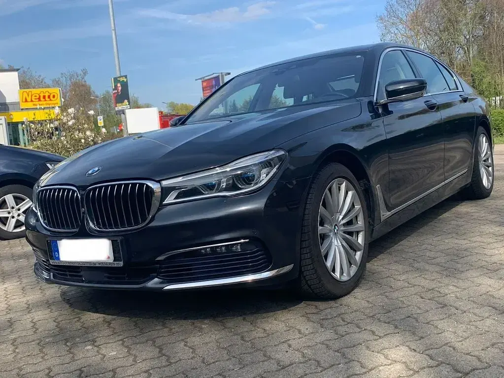 Gebraucht BMW 730 265 PS (194 kW) 2016 Grau Limousine