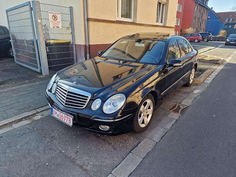 Second-hand Mercedes E220 170 CP (125 kW) 2007 Negru Berlinǎ