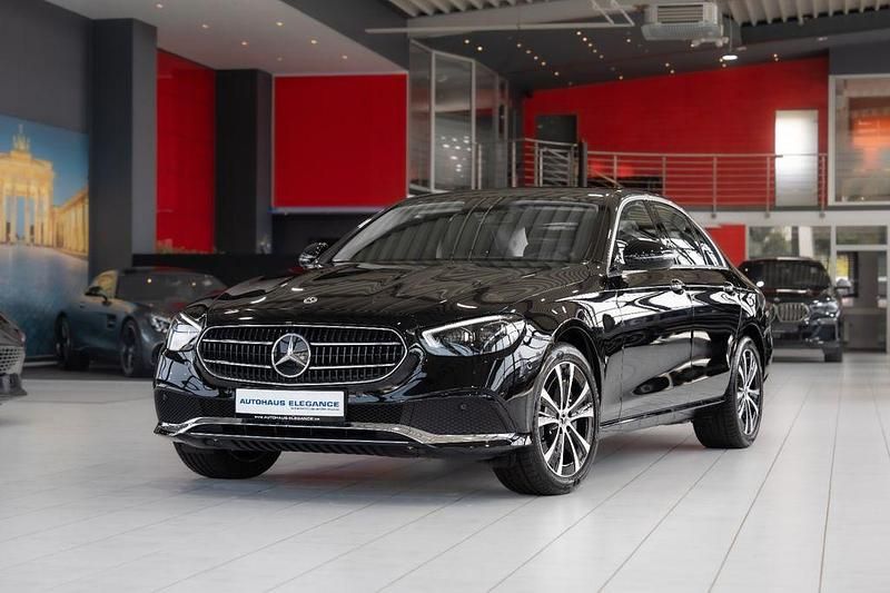 Schwarz Gebraucht 2024 Mercedes E300 Avantgarde Limousine | 45.980 € (Superpreis) - Bild 1/4