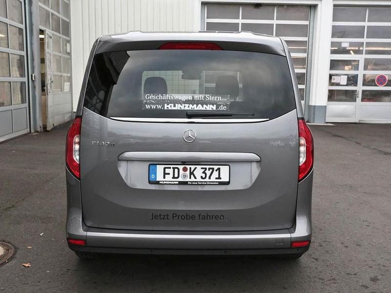 Gebraucht Mercedes T180 Progressive 116 PS (85 kW) 2025 Chromitgrau metallic Van / Kleinbus