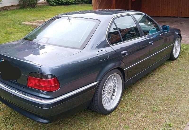 Blau Gebraucht 1998 BMW 740 Limousine | 13.499 € (Etwas zu teuer) - Bild 1/4