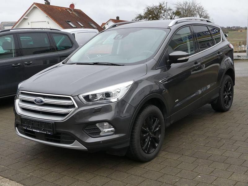 Gebraucht Ford Kuga Titanium 179 PS (131 kW) 2018 Grau SUV