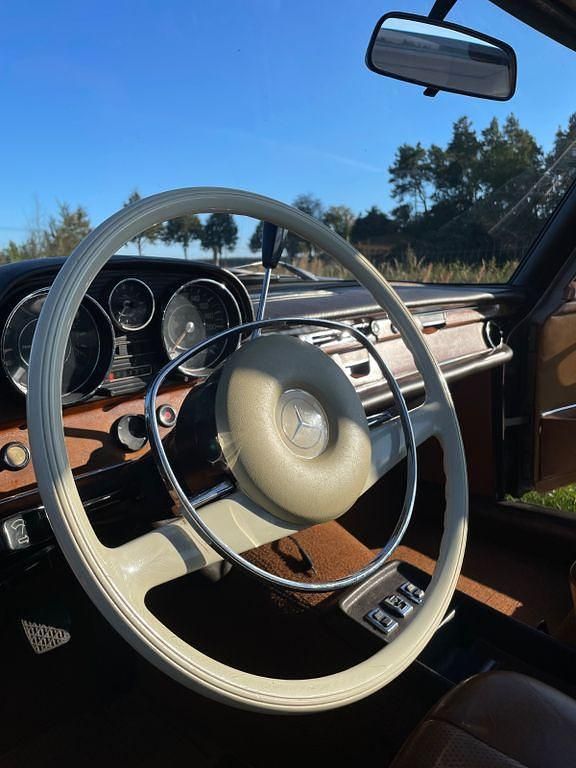 Gebraucht Mercedes 280 160 PS (117 kW) 1970 Beige Limousine