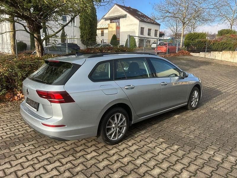 Gebraucht VW Golf VIII Life 150 PS (110 kW) 2024 Silber Kombi