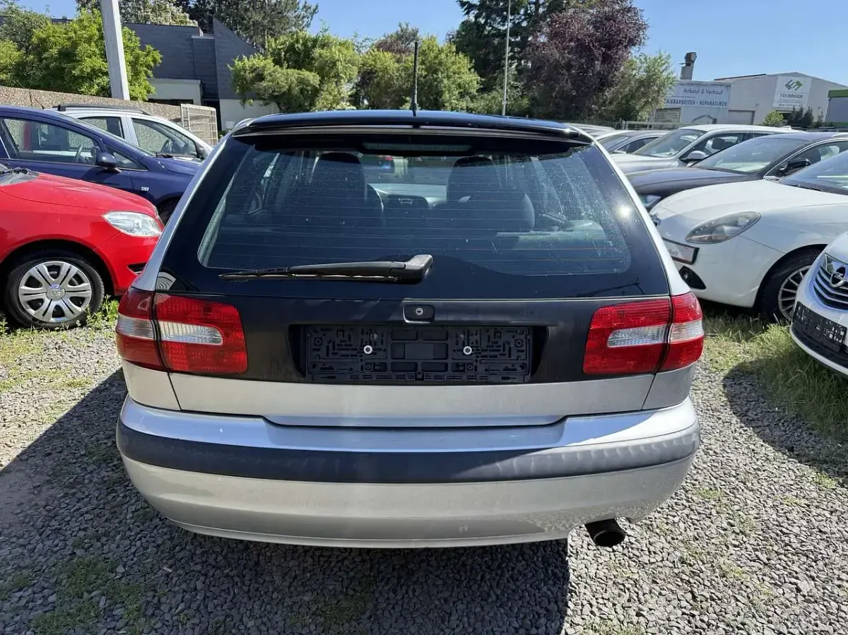 Gebraucht Volvo V40 122 PS (89 kW) 2001 Silber Kombi