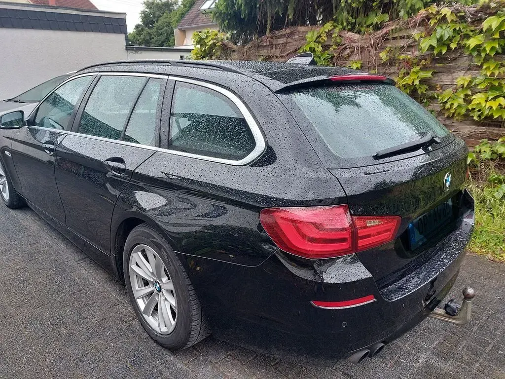 Gebraucht BMW 520 184 PS (135 kW) 2011 Schwarz Kombi