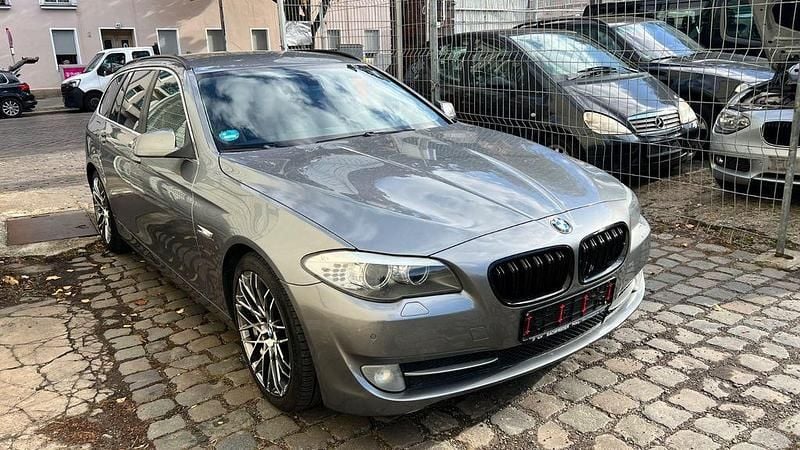 Gebraucht BMW 520 184 PS (135 kW) 2011 Grau Kombi