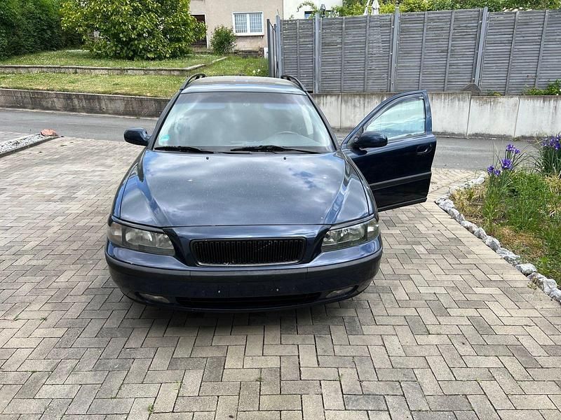 Blau Gebraucht 2002 Volvo V70 Kombi | 1.000 € (Superpreis) - Bild 1/4