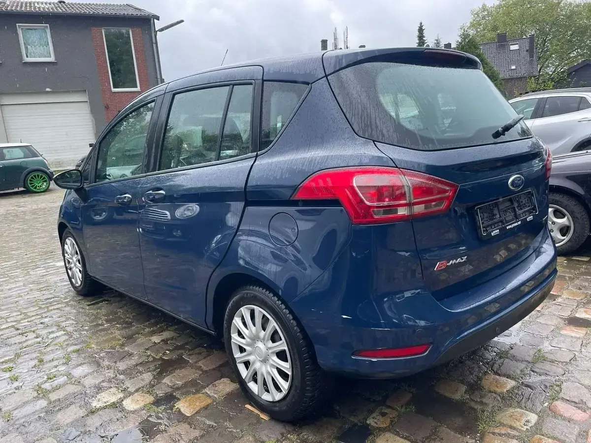 Gebraucht Ford B-MAX Trend 101 PS (74 kW) 2015 Blazerblau Van / Kleinbus