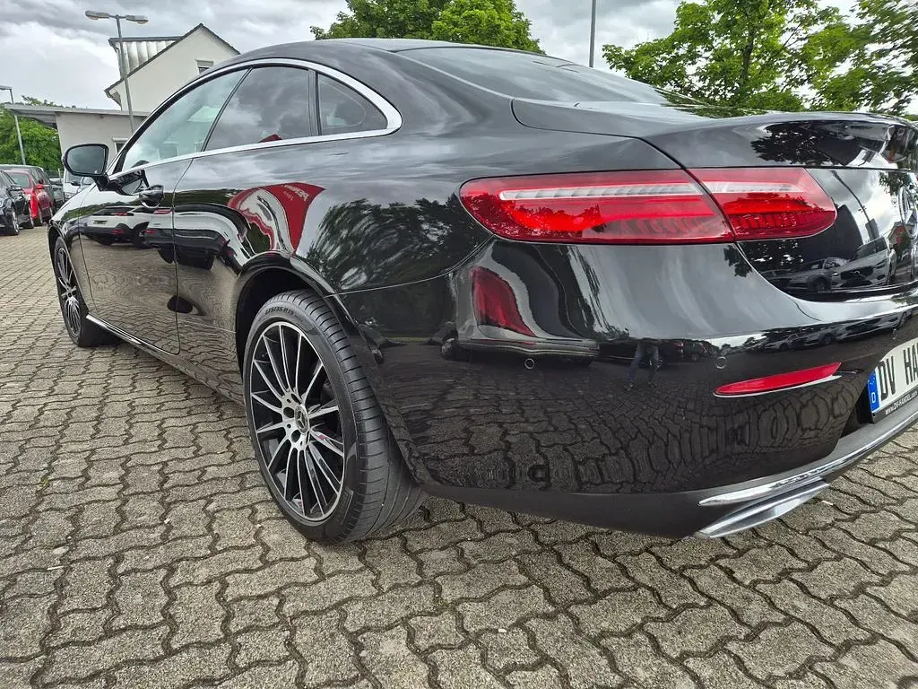 Gebraucht Mercedes E220 AMG line 194 PS (142 kW) 2018 Schwarz Coupé