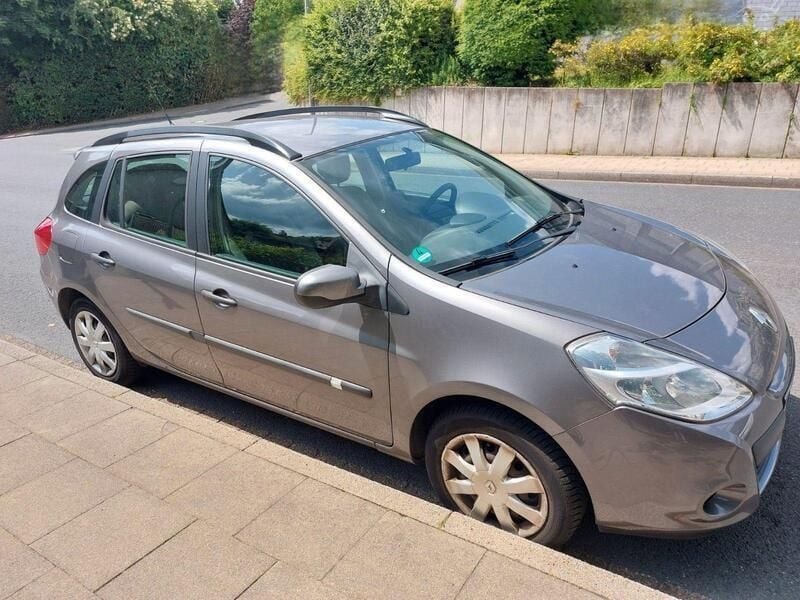 Grau Gebraucht 2012 Renault Clio GrandTour Expression Kombi | 4.000 € (Fairer Preis) - Bild 1/4