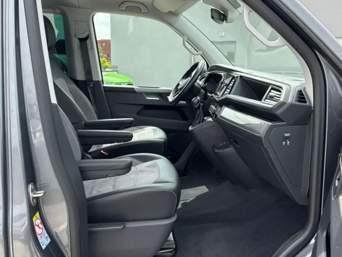 Gebraucht VW Multivan Comfortline 204 PS (150 kW) 2022 Indiumgrau metallic Van / Kleinbus