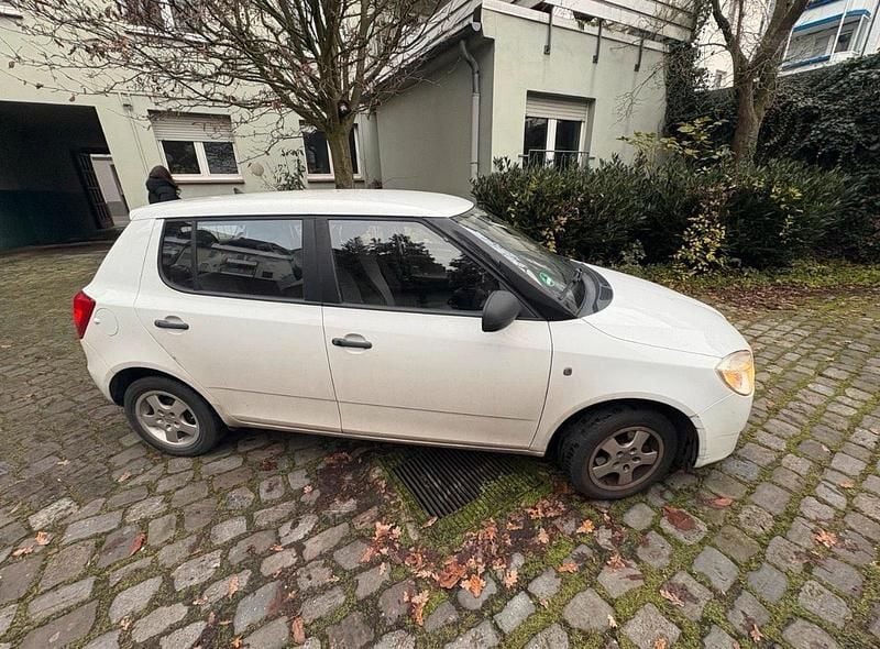 Weiß Gebraucht 2009 Skoda Fabia Kleinwagen | 850 € (Superpreis) - Bild 1/4