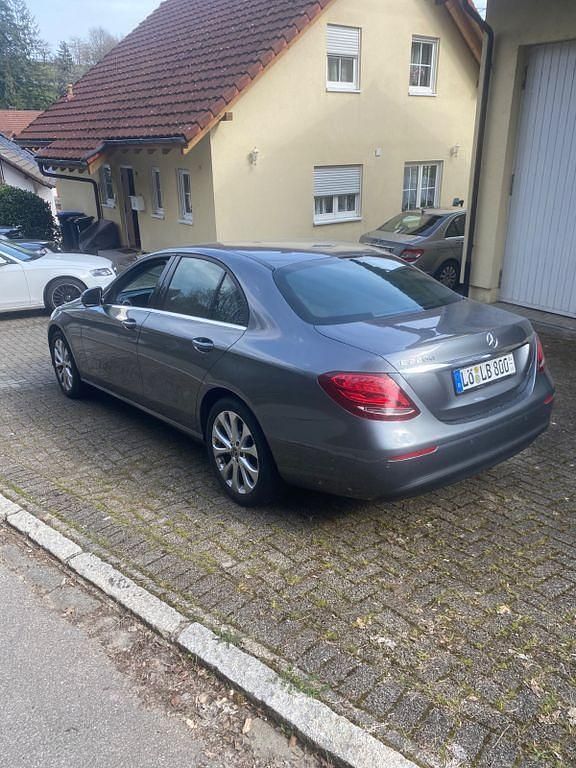 Gebraucht Mercedes E220 194 PS (142 kW) 2017 Grau Limousine