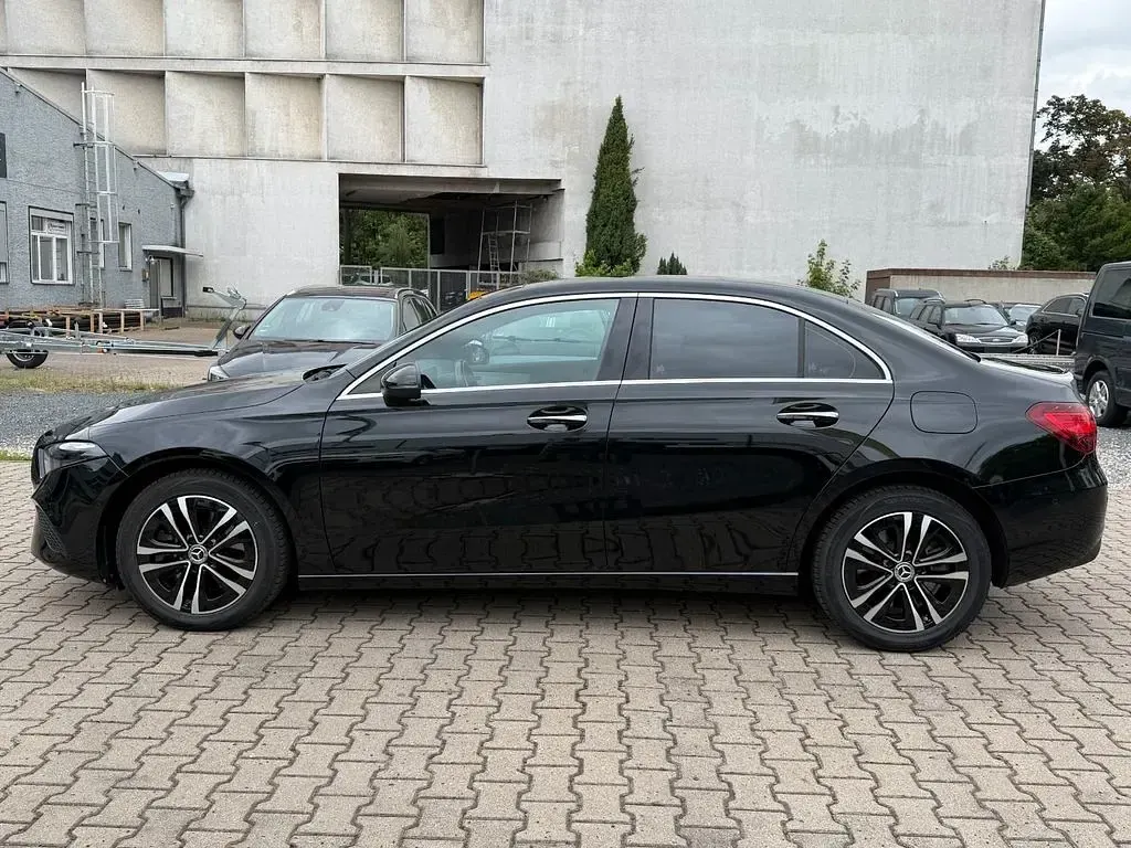Gebraucht Mercedes A250 163 PS (119 kW) 2024 Schwarz Limousine
