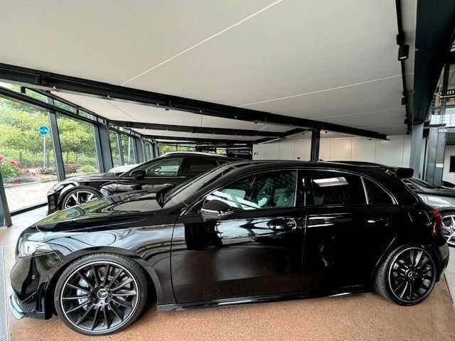 Nachtschwarz Gebraucht 2021 Mercedes A35 AMG AMG Limousine | 41.580 € (Etwas zu teuer) - Bild 1/4