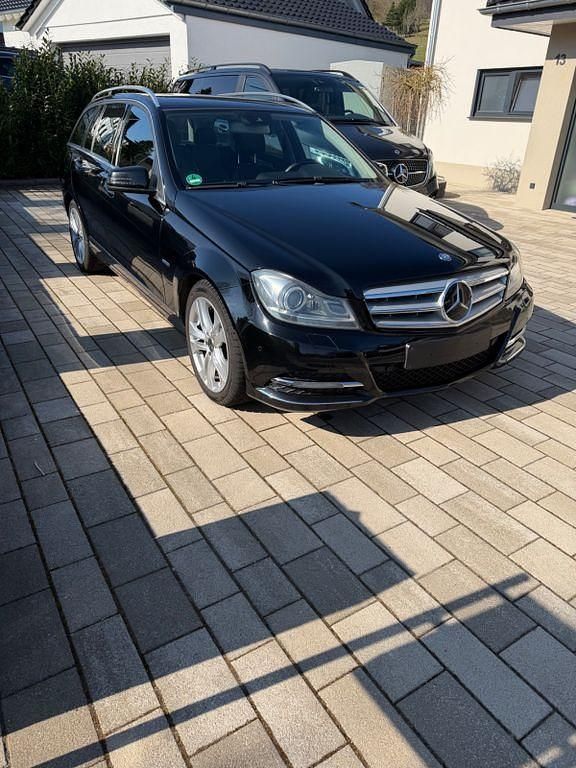 Gebraucht Mercedes C250 204 PS (150 kW) 2011 Schwarz Limousine