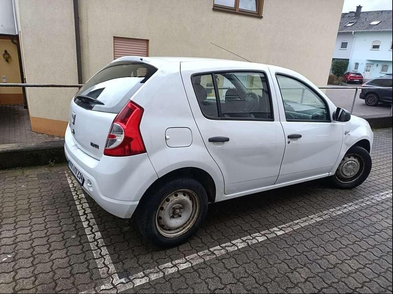 Gebraucht Dacia Sandero 75 PS (55 kW) 2009 Weiß Limousine