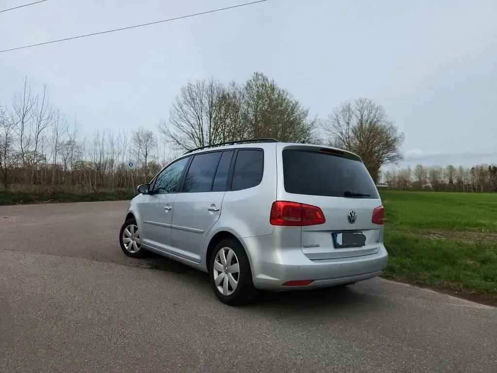Gebraucht VW Touran Comfortline 105 PS (77 kW) 2012 Silber Van / Kleinbus