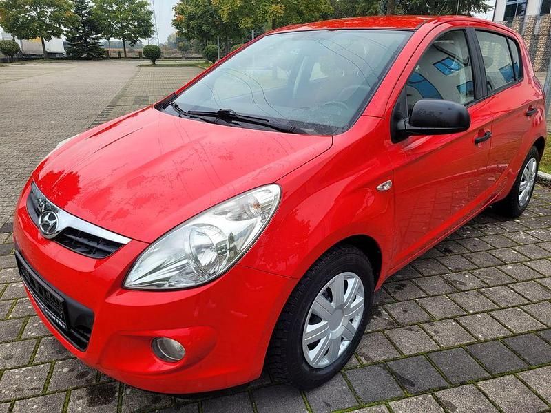 Rot Gebraucht 2011 Hyundai i20 Limousine | 3.998 € (Fairer Preis) - Bild 1/4