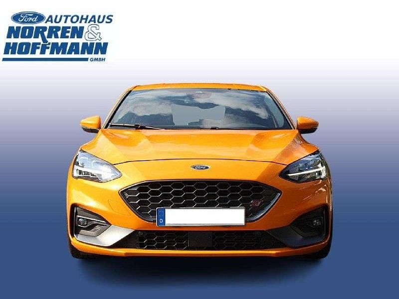 Gebraucht Ford Focus ST 280 PS (205 kW) 2020 Tropicalorange metallic Limousine