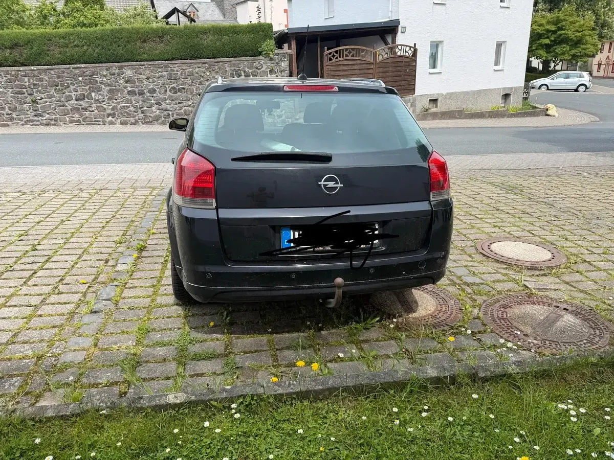 Używany Opel Signum 150 KM (110 kW) 2007 Czarny Hatchback