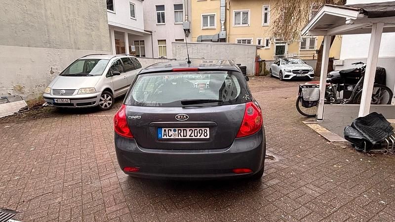 Gebraucht Kia Ceed 120 PS (88 kW) 2007 Schwarz Kleinwagen