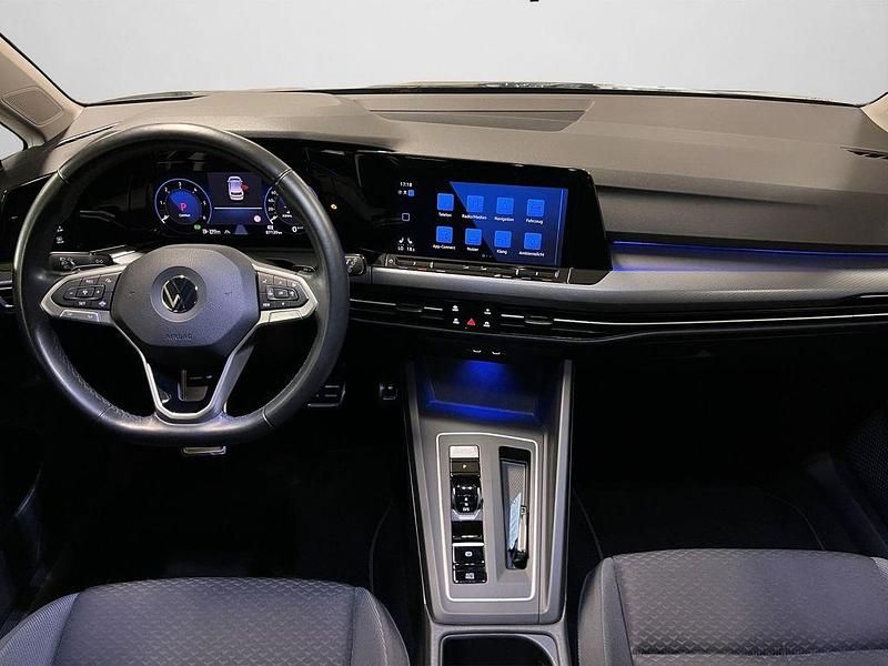 Gebraucht VW Golf VIII Active 150 PS (110 kW) 2022 Deep black perleffekt (metallic) Limousine